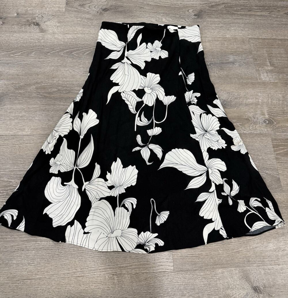 H&M Women's maxi skirt L Black Floral Fairycore Dark Romantic flowy